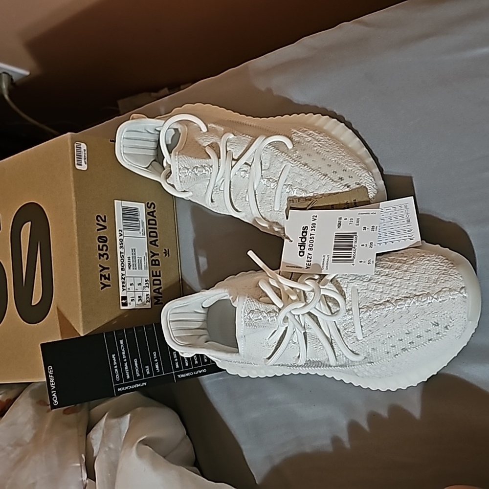 Yeezy Boost 350 V2 5.5y Bone/Bone